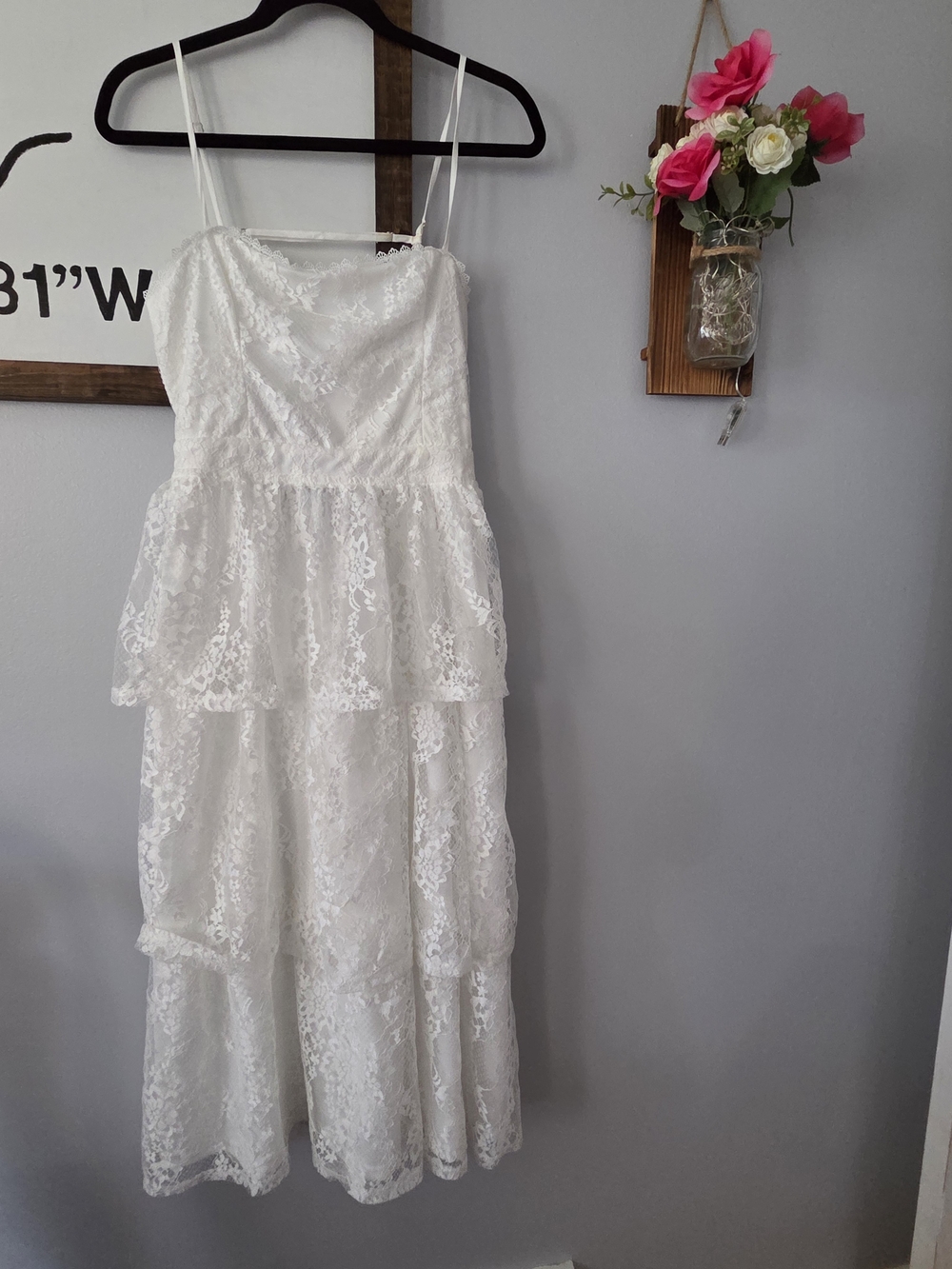Lulu's White Lace Tiered Spaghetti Strap Dress Size M NWT